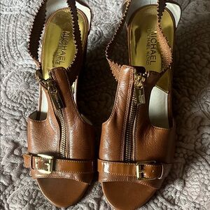 Michael Kors Tan Leather Sandals with Gold Accents . Preowned